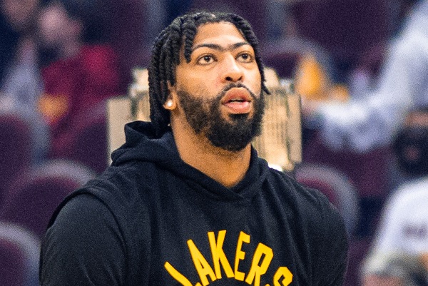 Anthony Davis pre game cropped